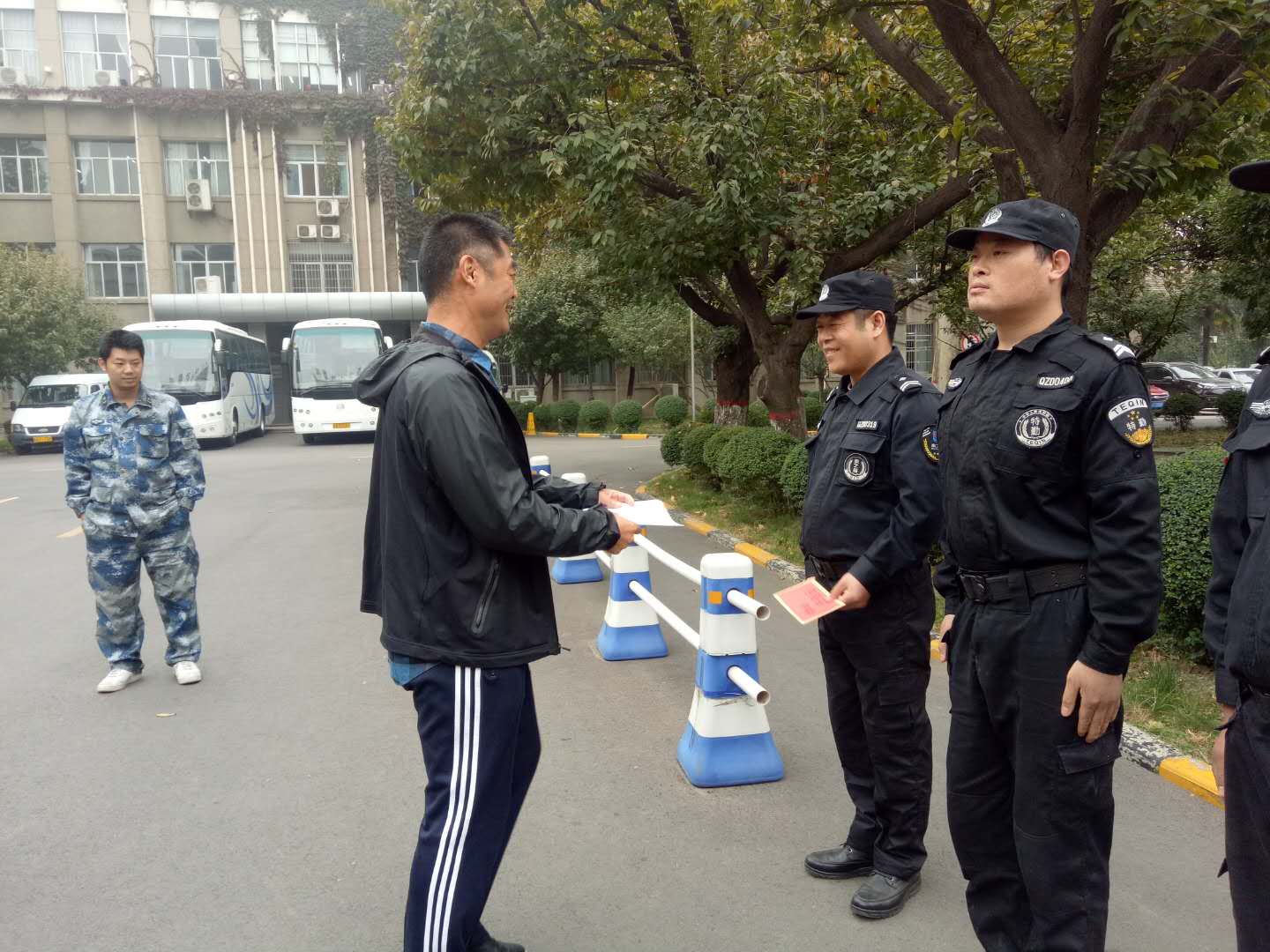 毛頒獎.jpg