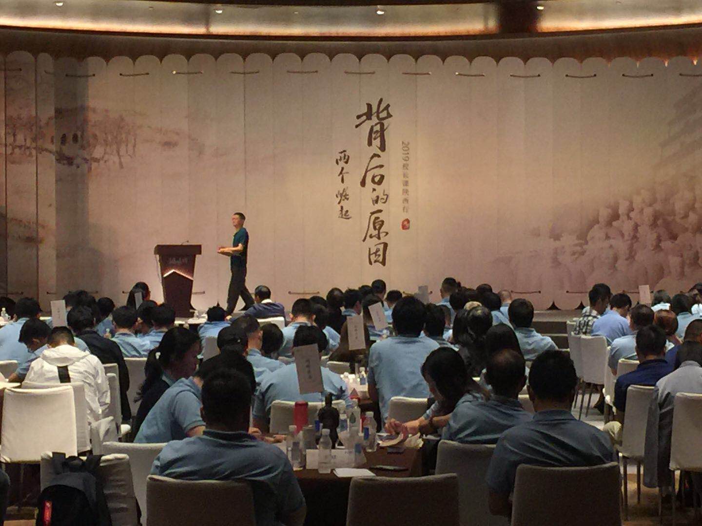 湖畔大學執(zhí)勤照馬云2.jpg
